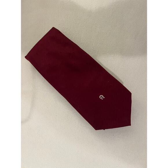 Etienne Aigner Burgundy Tie - Picture 1 of 3